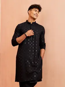 VASTRAMAY Men Embroidered Sequinned Kurta