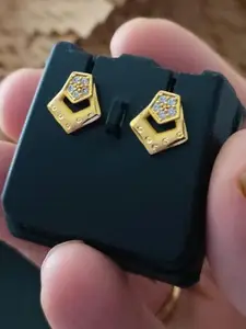 niva fashion Geometric Studs Earrings