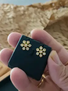 niva fashion Gold-Plated Stones Studded Floral Studs