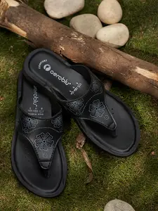 Aeroblu Women Printed T-Strap Flats