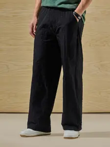 Snitch Men Mid-Rise Relaxed Fit Wide Leg Trousers