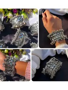 Sangria Ghungroo Beaded Bangle