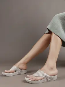 Carlton London sports Women Solid Casual T-Strap Round Toe Regular Flats