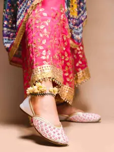 JM Looks Women Ethnic Embellished Round Toe Mojaris