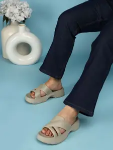 The Roadster Lifestyle Co Women Casual Sliders