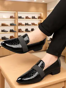 Bxxy Men Textured Round Toe Mojaris