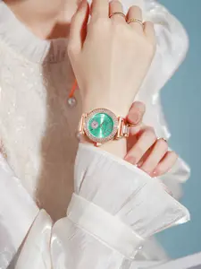 GIORDANO Women Embellished Bracelet Style Straps Analogue Watch GZ-60086-33