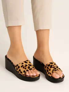 GLO GLAMP Women Printed Wedge Sandals