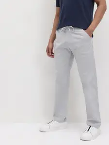 The Roadster Lifestyle Co. Men Relaxed Chinos Trousers