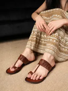 Bella Rosa Women Textured Ethnic One Toe Flats