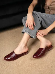 Bella Rosa Women Textured Ethnic Mules Flats