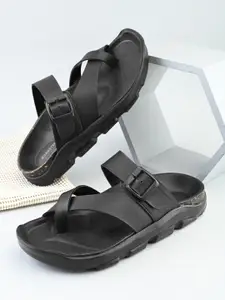 The Roadster Lifestyle Co Men Toe Ring With Buckle Comfortable Sandals