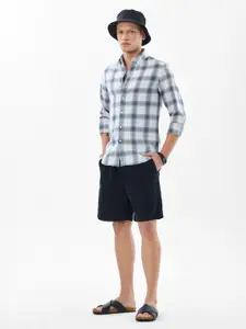 Snitch Men Slim Fit Checked Button-Down Collar Casual Shirt