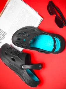 COGS Men Solid Clogs Sandals