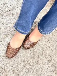 DESI COLOUR Women Printed Embellished Mojaris Regular Flats