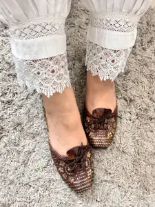 DESI COLOUR Women Leather Ethnic - Embellished Mojaris Flats