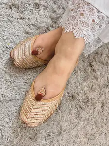 DESI COLOUR Women Ethnic Mojaris Flats