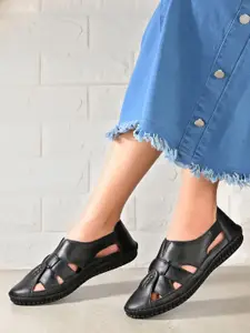 The Roadster Lifestyle Co. Women Shoe-Style Sandals