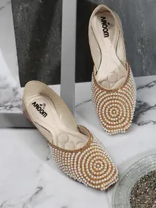 AROOM Women Ethnic Embellished Mojaris Flats