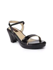 VALIOSAA Women Black Solid Sandals