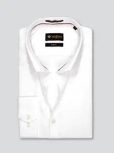 INVICTUS Men White Lightweight Tailored Fit Formal Shirt