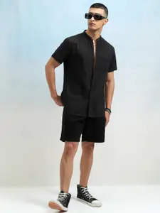 HIGHLANDER Men Black Slim Fit Solid Casual Shirt