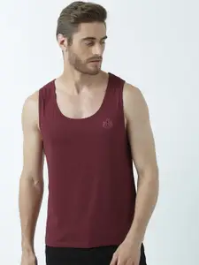Huetrap Men Burgundy Solid Scoop Neck T-shirt