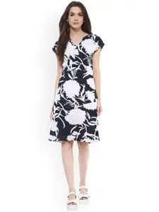 Zima Leto Women Black & White Floral Print Fit and Flare Dress