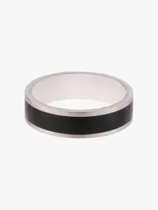 Peora Men Silver-Toned & Black Carbon Fiber Inlay Ring