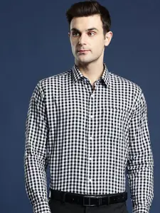 Hancock Men Black & White Slim Fit Checked Formal Shirt