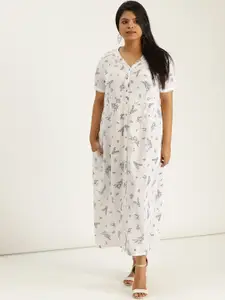 Sztori Plus Size Women White  Navy Blue Printed Maxi Dress
