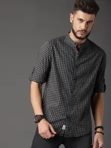 Roadster Men Grey & Black Regular Fit Micro Summer Check Casual Shirt