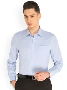 Arrow Men Blue Regular Fit Checked Formal Shirt