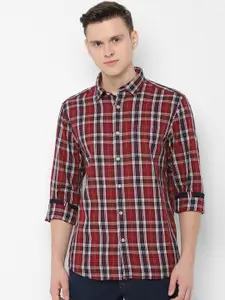 People Men Red & Navy Blue Regular Fit Checked Casual Shirt