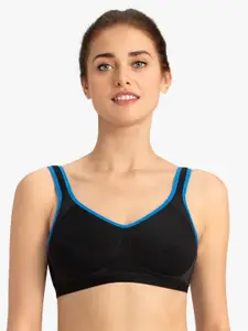 Amante Woman Black Solid Non-Wired Lightly Padded Sports Bra -ABR18103