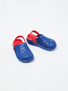 Fame Forever by Lifestyle Boys Navy Blue & Red Solid Clogs