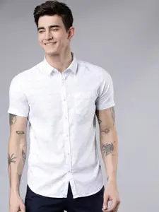 LOCOMOTIVE Men White & Navy Blue Slim Fit Printed Casual Shirt