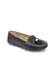 VALIOSAA Women Black Tasseled Loafers