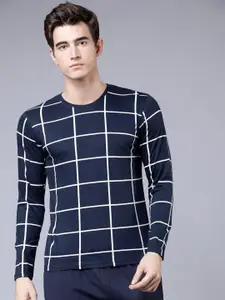 HIGHLANDER Men Navy Blue & White Checked Round Neck T-shirt