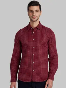 Parx Men Red & White Slim Fit Checked Casual Shirt