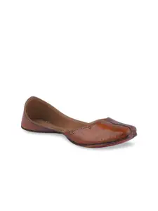 DESI COLOUR Women Brown Solid Leather Mojaris