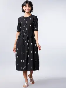 Vishudh Women Black Printed Fit and Flare Dress