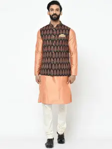 KISAH Men Peach-Coloured & Off-White Solid Kurta with Pyjamas