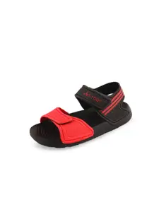 Yellow Bee Boys Black & Red Colourblocked Comfort Sandals