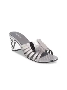 Metro Women Grey Solid Sandals