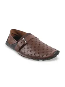 Metro Men Brown Textured Shoe-Style Sandals