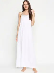 AV2 White Solid Cotton Nightdress