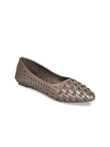 WOMENS BERRY Women Copper-Toned Solid Ballerinas