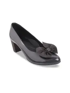 Metro Women Grey Solid Pumps