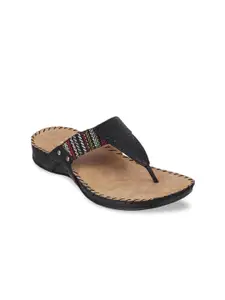 Metro Women Black Solid Sandals